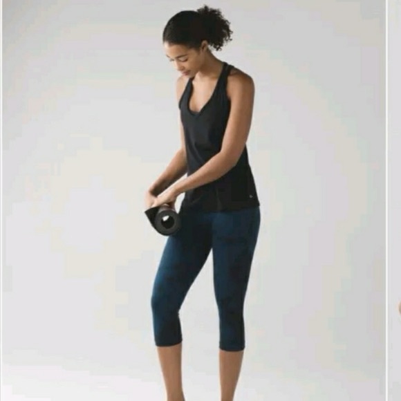 Lululemon Flow & Go Crop 19 inch Leggings Alberta Lake Black Sz 2 - Picture 2 of 10